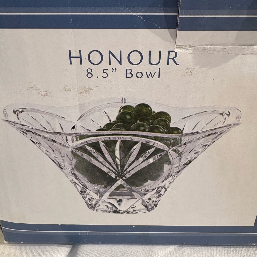 Marquis by Waterford "Honour" 8.5" Crystal Bowl in original box-like new